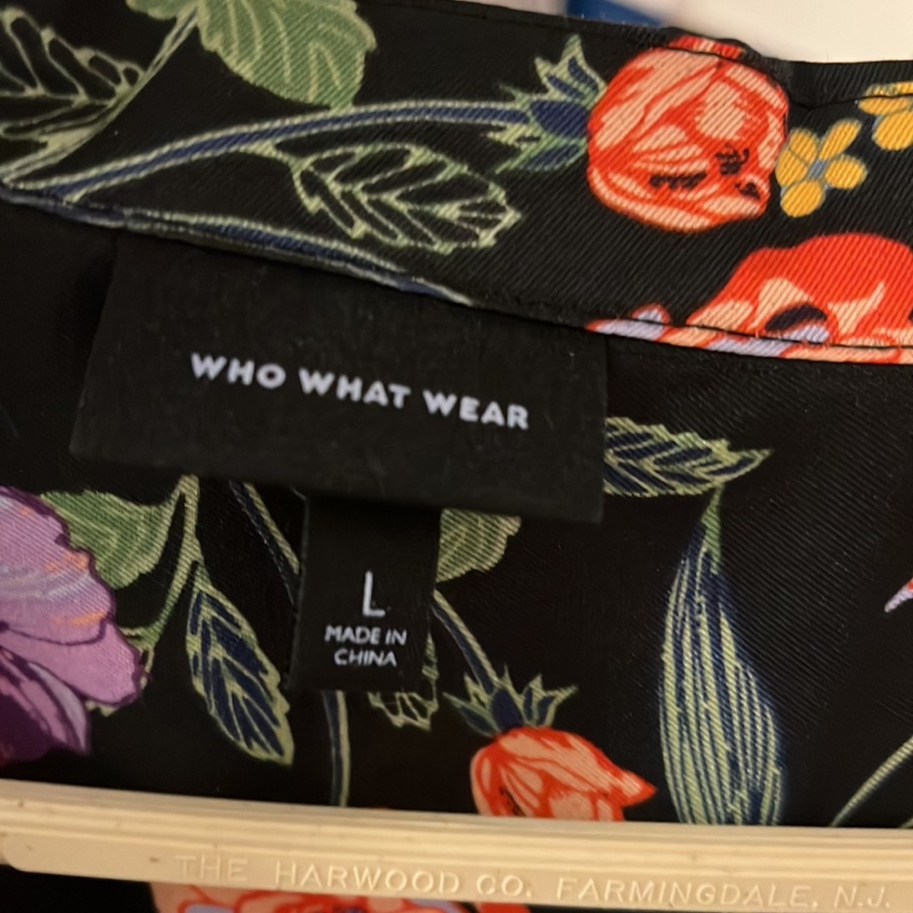 EUC Who What Wear Blouse - Picture 5 of 5
